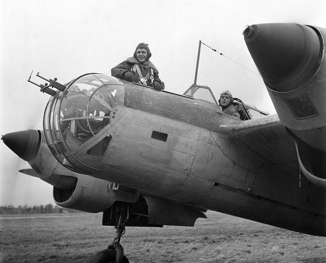 A pair of ShKAS 7.62mm machine guns protect the nose of this Finnish Tupolev SB. (Sa-kuva)
